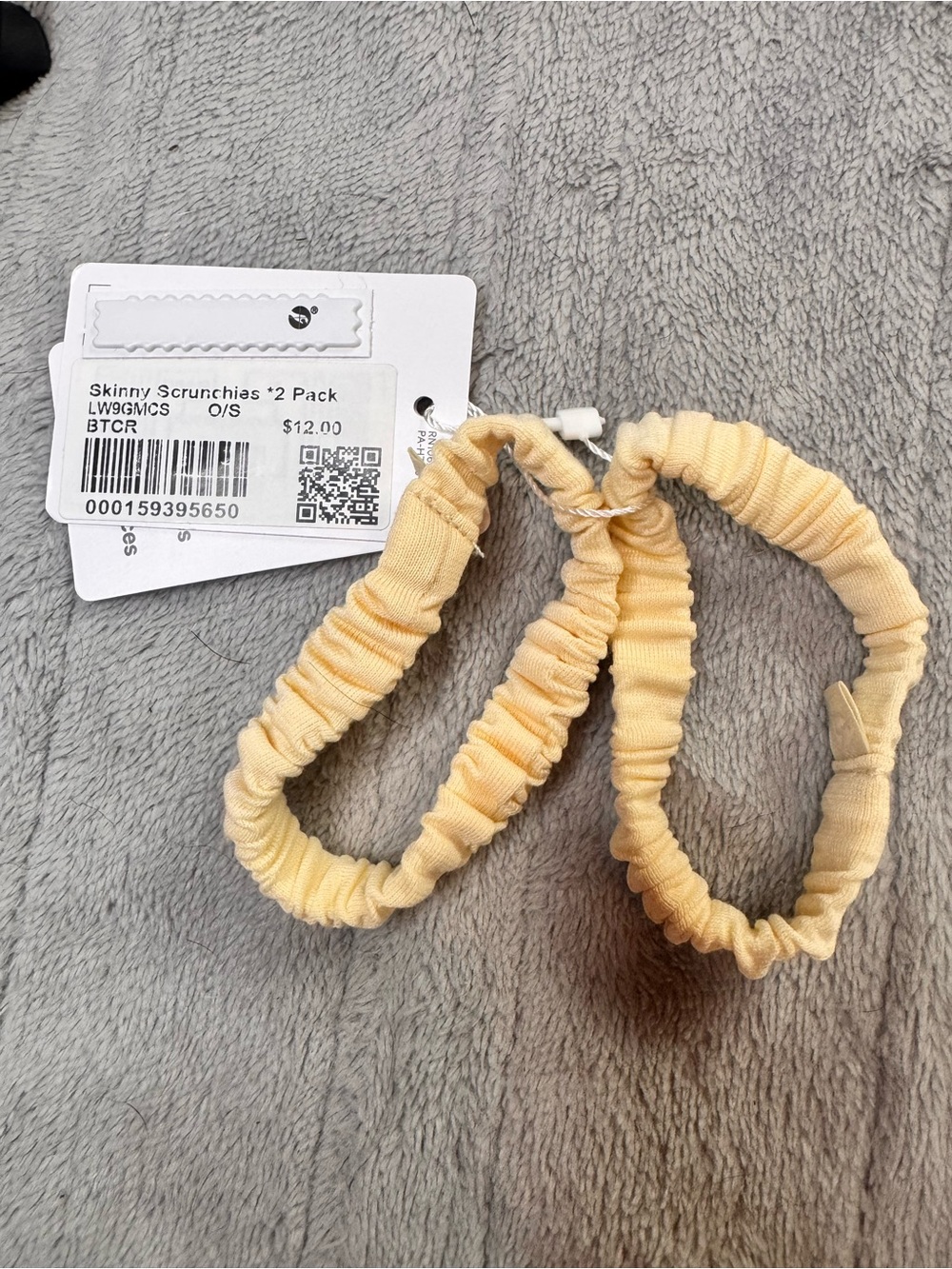 lululemon athletica Skinny Scrunchies 2-Pack in Pale Yellow